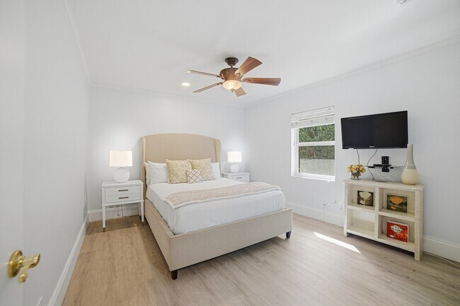 Building Photo - 2519 Barcelona Dr