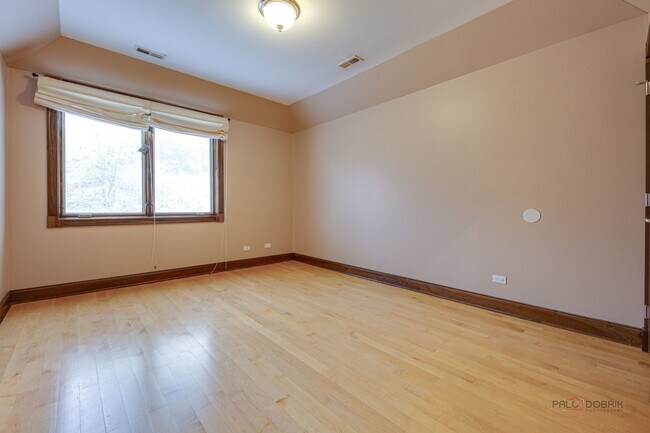 Building Photo - 339 Taft Ct