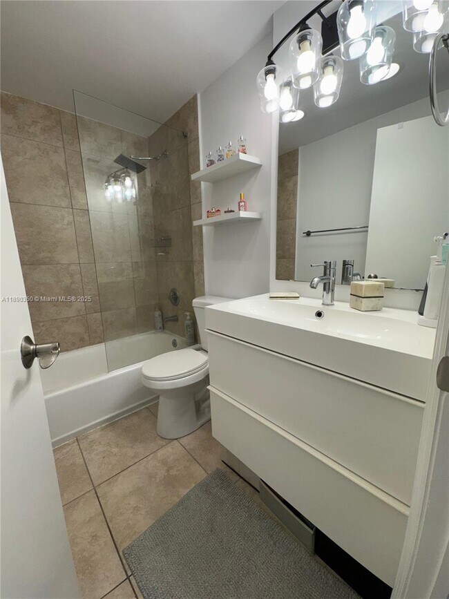 Building Photo - 7501 E Treasure Dr