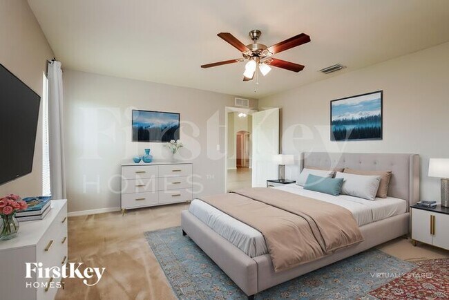 Building Photo - 2026 NW 10th Ave