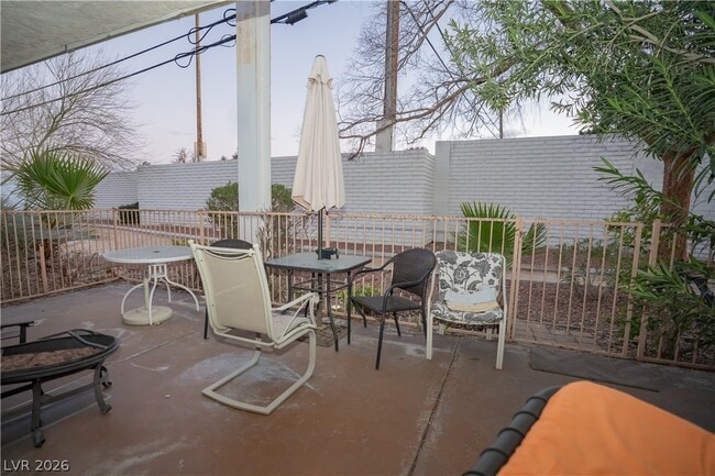 Building Photo - 2451 Domingo St