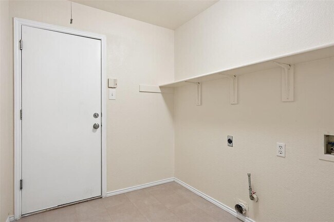 Building Photo - 3945 Eagles Nest St