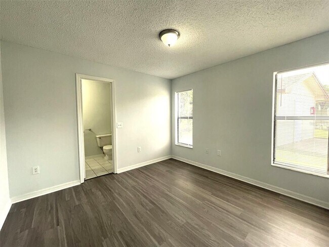 Building Photo - 1056 S Buena Vista Dr