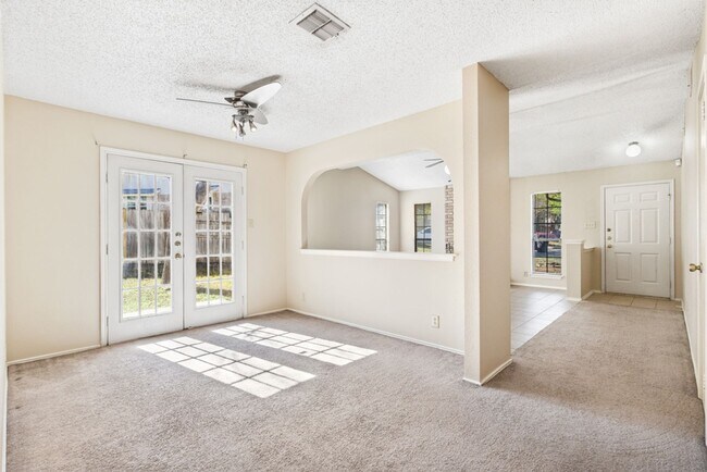 Building Photo - 3 Bedroom/2 Bath Applecreek Subdivision