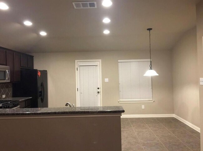 Building Photo - 319 Serene Hollow Ln