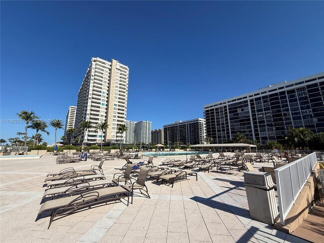 Building Photo - 1965 S Ocean Dr