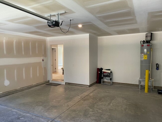 Building Photo - 3 Bedroom 2 Bath Home in Middle Creek Vill...