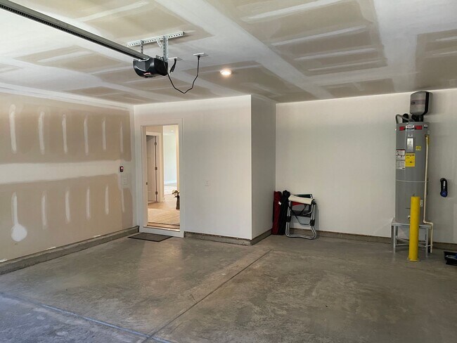 Building Photo - 3 Bedroom 2 Bath Home in Middle Creek Village in Bolivia, NC