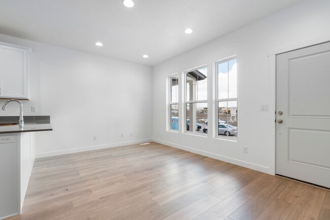 Building Photo - Dry Creek Highlands Towns - 6608