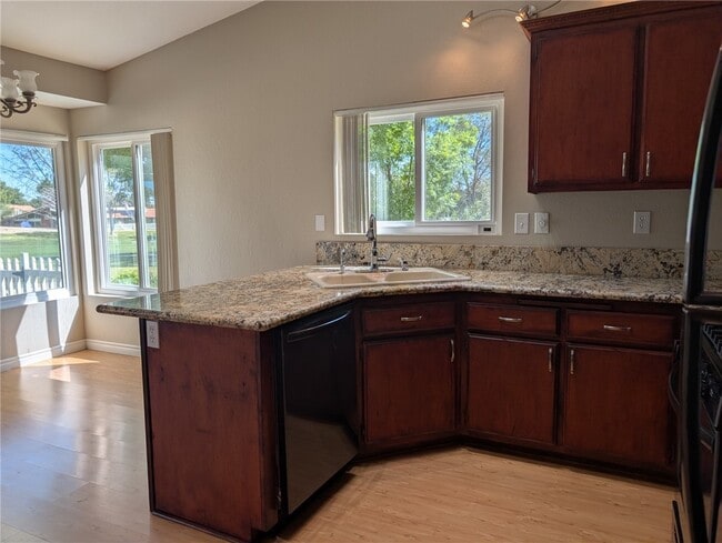 Building Photo - 14858 Clubhouse Dr