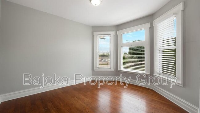 Building Photo - 1510 Trumbull St