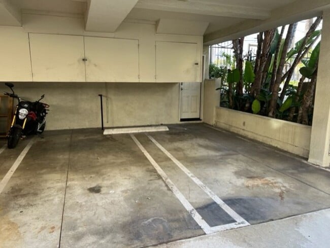 Building Photo - Private, Gated and the Heart of Costa Mesa!
