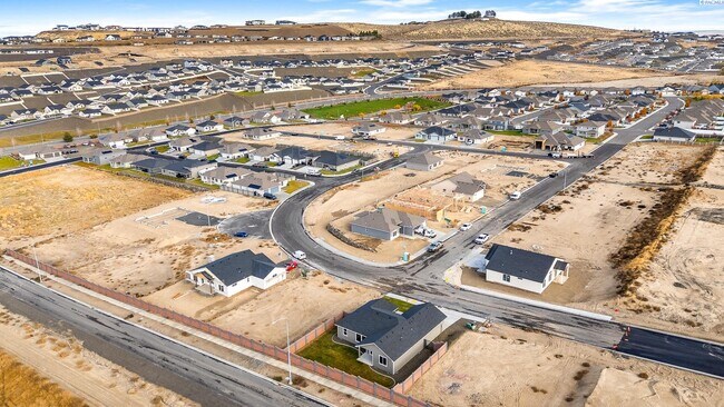 Building Photo - Beautiful brand new rental