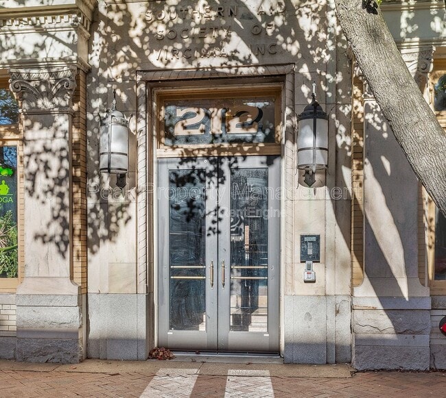 Building Photo - 212 E Clay St