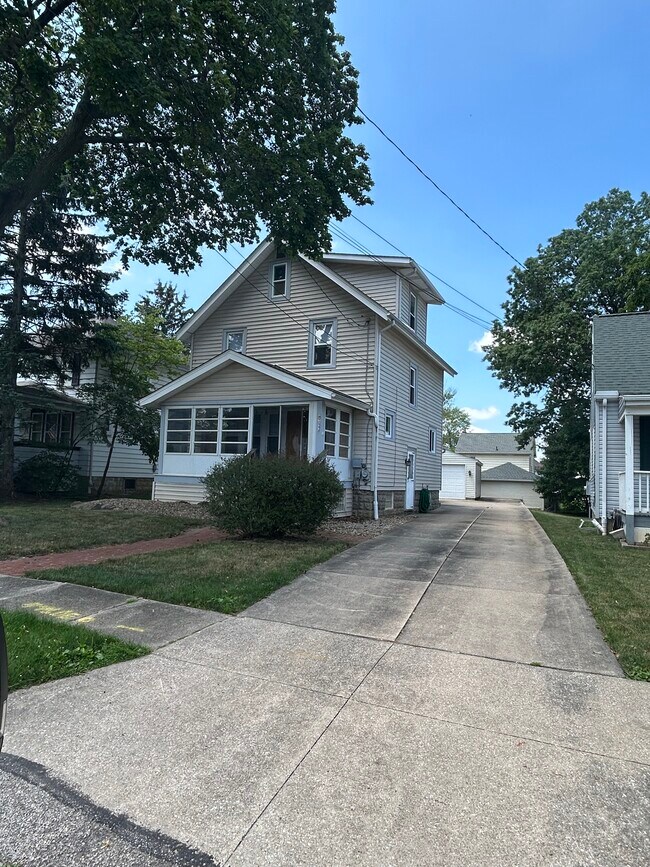 Primary Photo - 2444 7th St