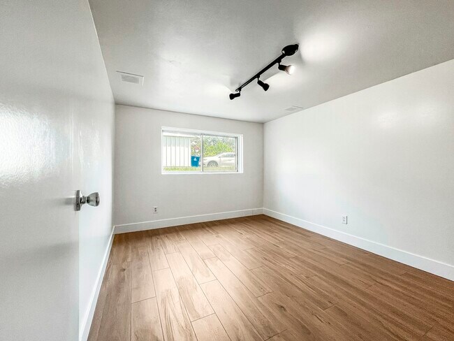 Building Photo - 1117 Dauphine Ln