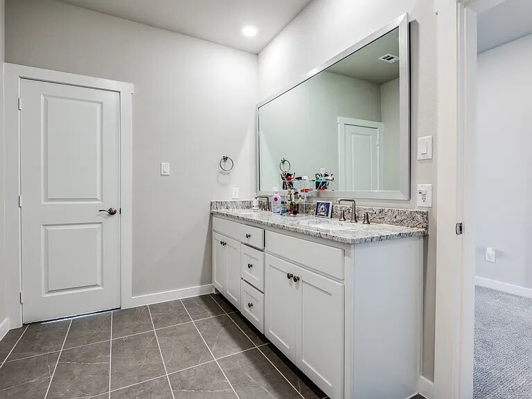 Building Photo - 870 Dulaney Ct