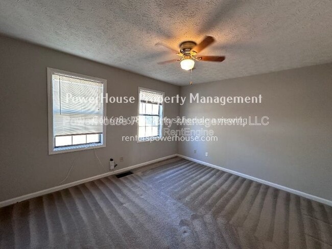 Building Photo - 502 Oakwood Ct