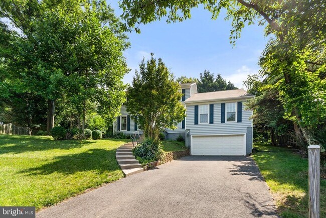 Building Photo - 8000 Sandburg Ct