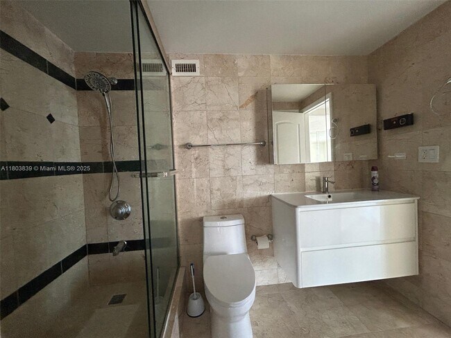 Building Photo - 2899 Collins Ave