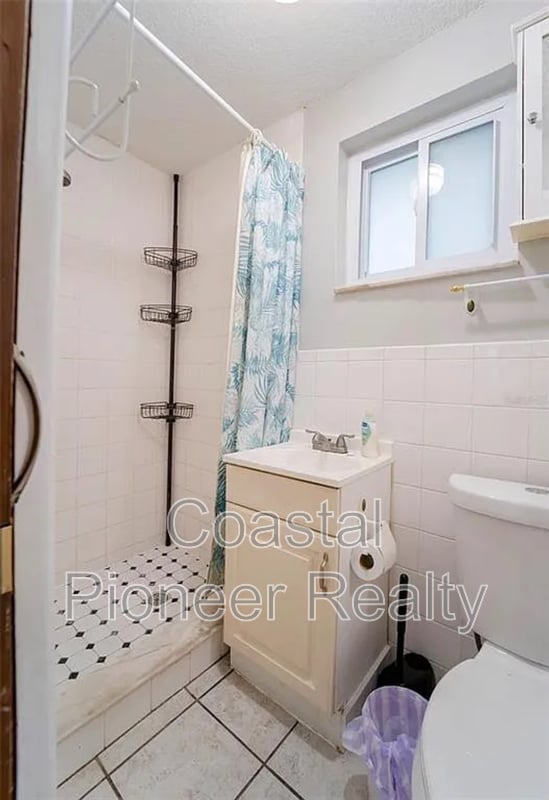 Building Photo - 7713 Heather St