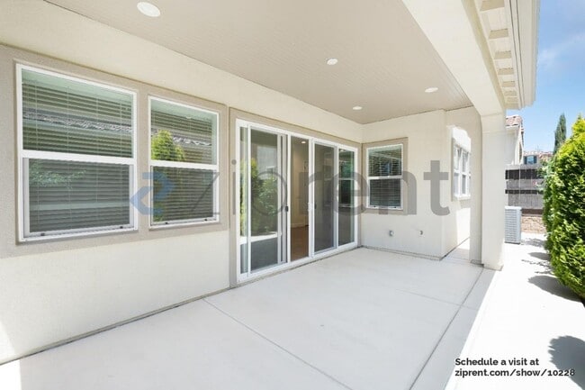 Building Photo - 941 Bracken Ct