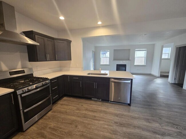 Building Photo - YECK-683