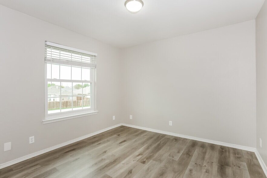 Building Photo - 3355 Brooke St