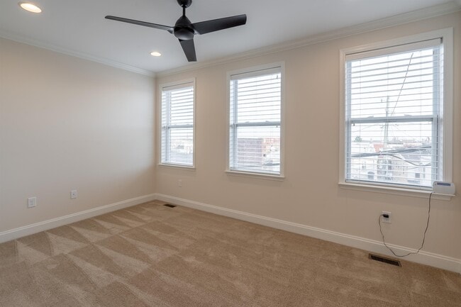 Building Photo - 132 N Duncan St