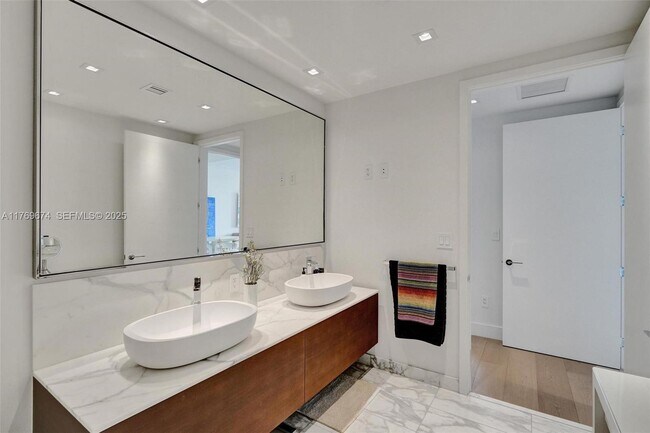 Building Photo - 10201 Collins Ave