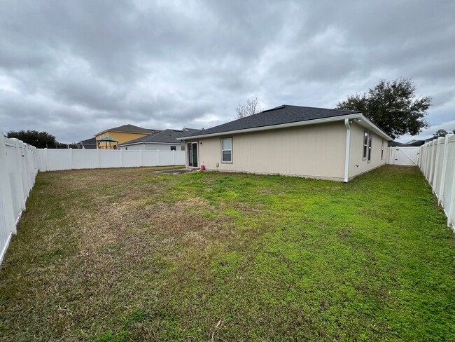 Building Photo - Charming 4-Bedroom Home with Private Yard,...