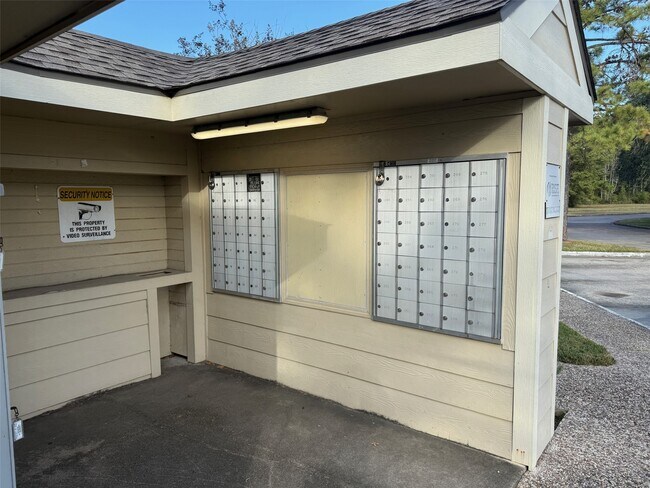 Building Photo - 2501 Gulf Fwy