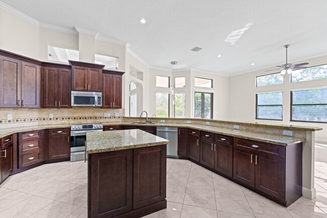 Building Photo - 16596 82nd Rd N