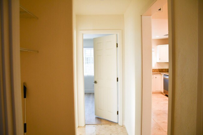 Building Photo - Parker (316)