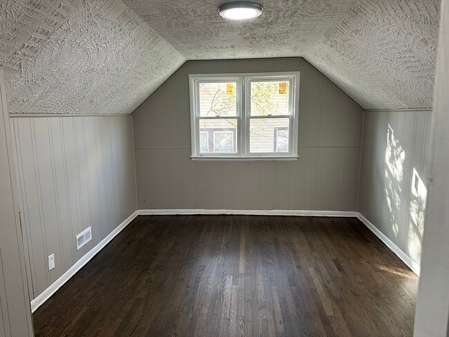 Building Photo - 3821 E 58th St