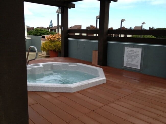 Building Photo - Windward Cove in Kailua