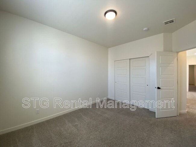 Building Photo - 767 W Scarlet Hill Dr