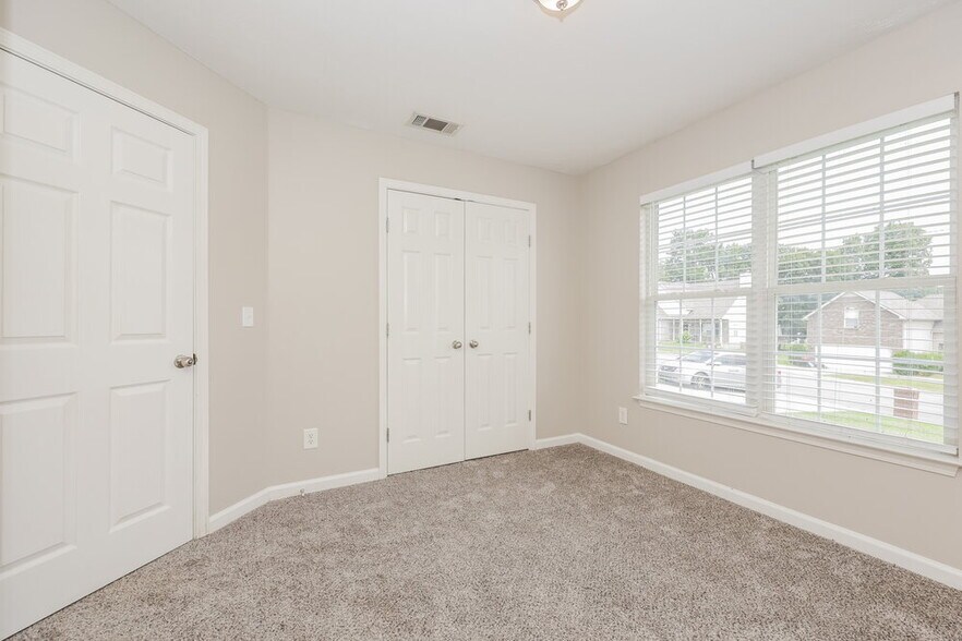 Building Photo - 128 Mary Joe Martin Dr