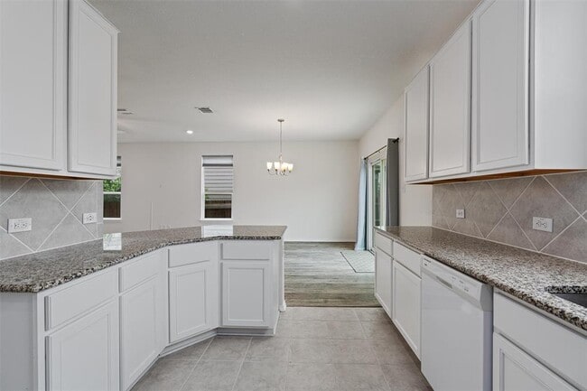 Building Photo - 305 Los Cobos Ln