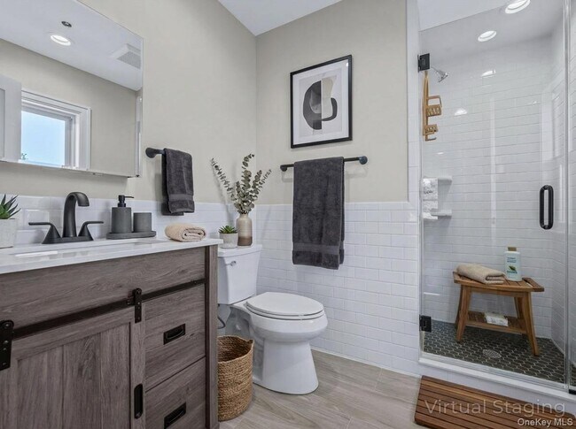 Building Photo - 110 School St