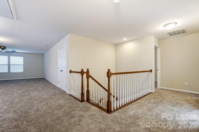 Building Photo - 1934 Madeira Cir