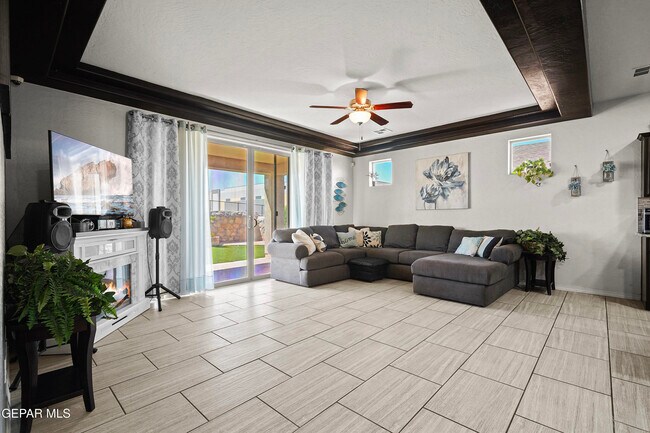 Building Photo - 212 S Manzanita Dr