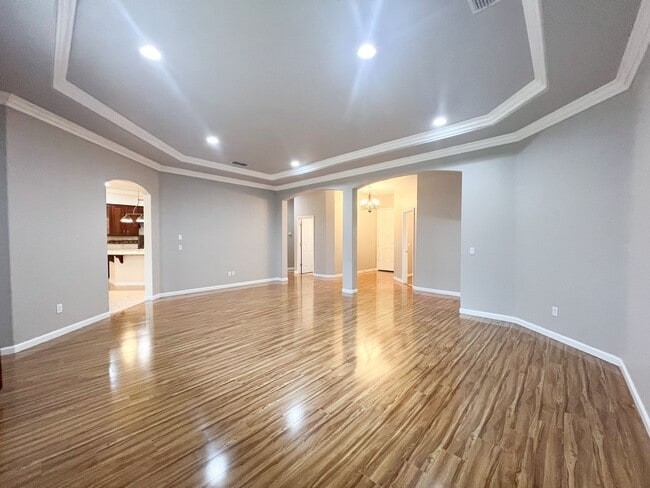 Building Photo - Spacious Single Story Three Bedroom Home