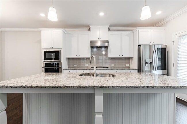 Building Photo - 3634 Via Nuova Ln