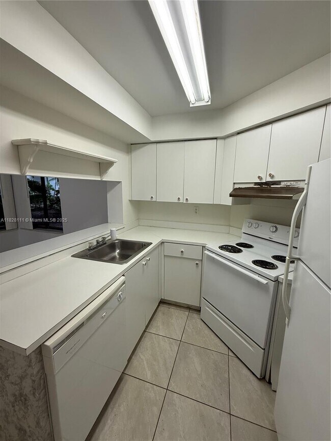 Building Photo - 8335 SW 152nd Ave