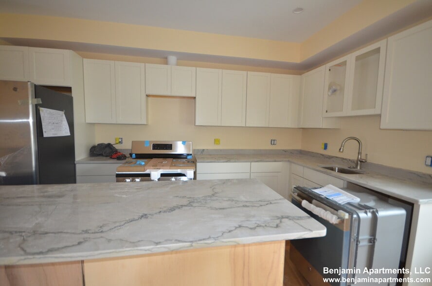 Building Photo - 118 Tremont St