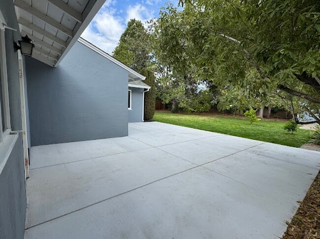 Building Photo - Charming 3BR/2BA Home in West Menlo Park