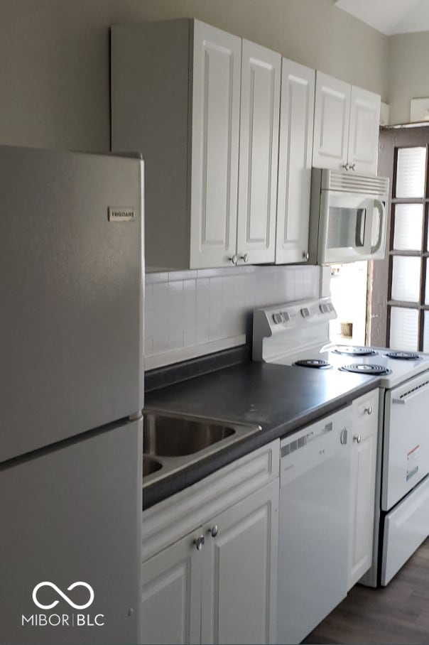 Building Photo - 125 E 17th St