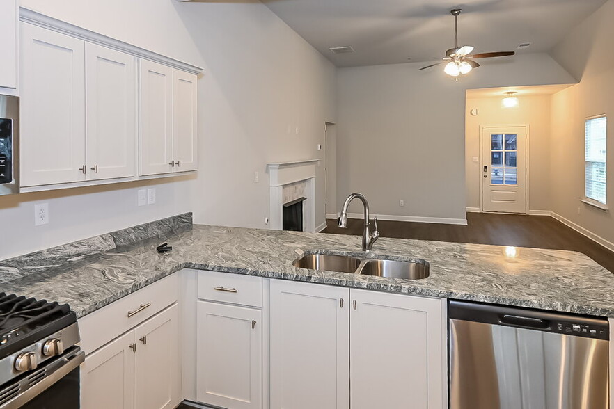 Building Photo - 8105 Aiden Rd