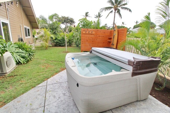 Building Photo - Stand-alone, Remodeled, Tastefully Furnished and Decorated 3Bed/2Bath Home in Southpointe with a ...